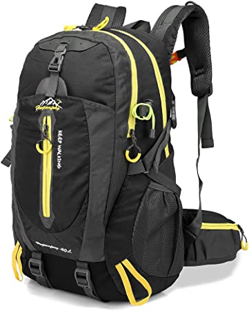 Mochila para Viagem para Camping ou Montanhismo na cor preta com detalhes na cor amarela
